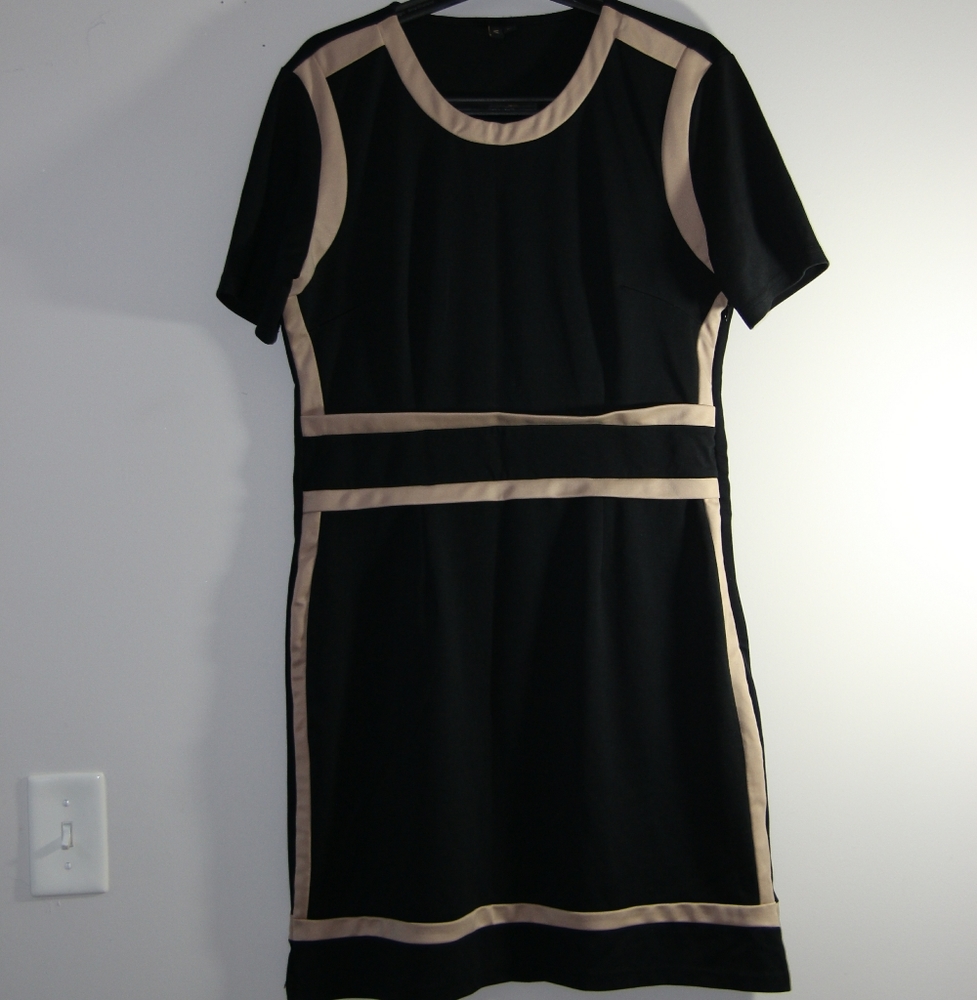 Cap sleeve dress in black tan piping